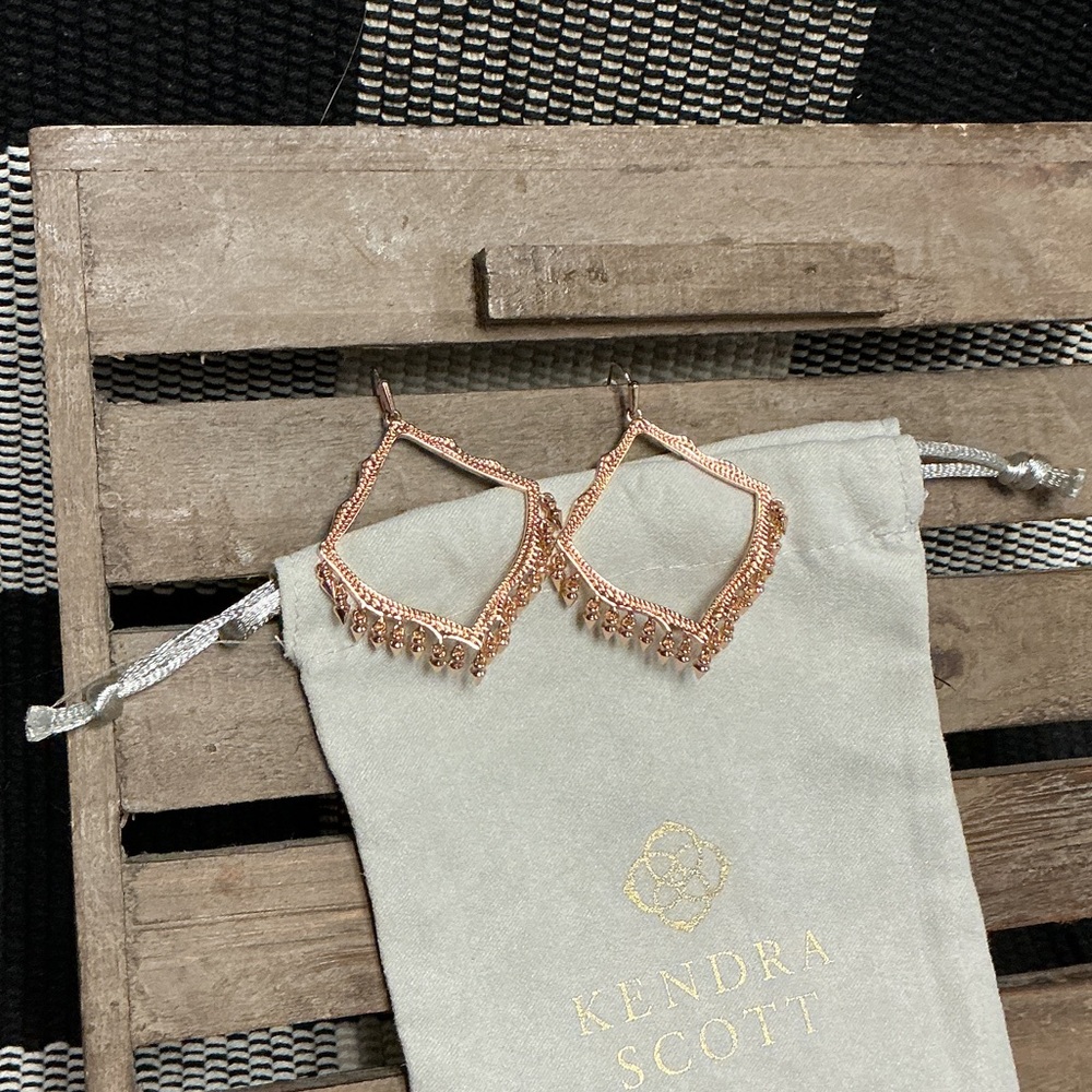 Kendra Scott like new Lacy fringe rose gold drop dangle signature shape earrings
